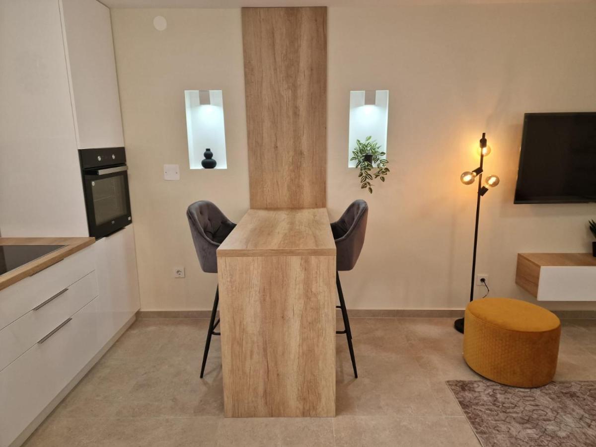 Studio Apartment Mare With Private Garden And Jacuzzi Vinkuran Exterior foto