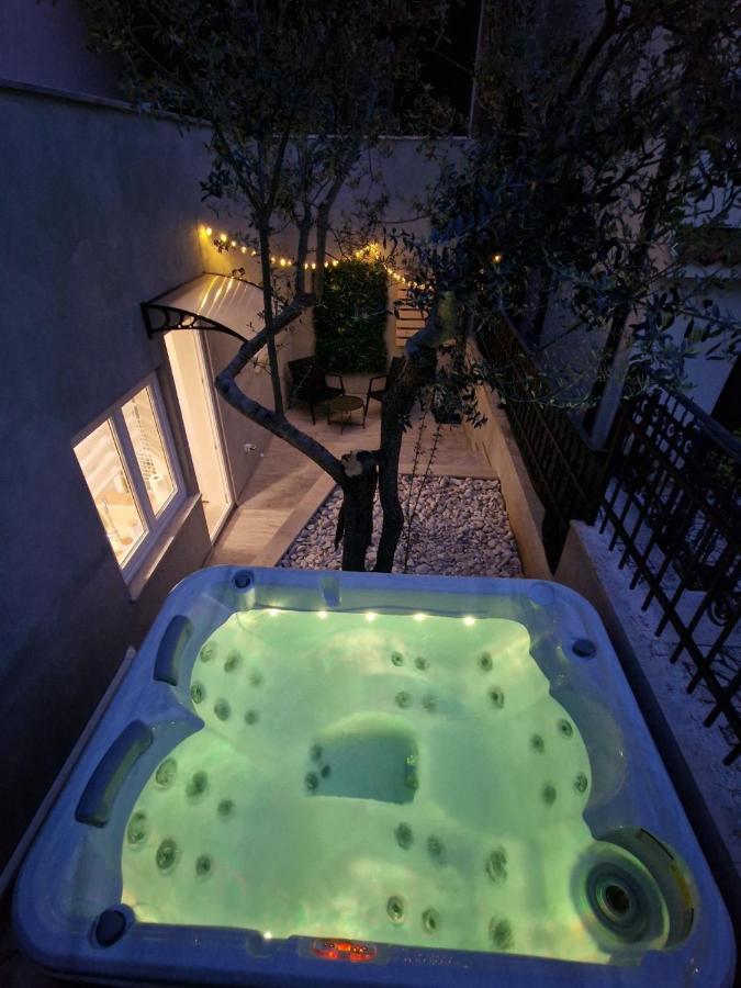 Studio Apartment Mare With Private Garden And Jacuzzi Vinkuran Exterior foto
